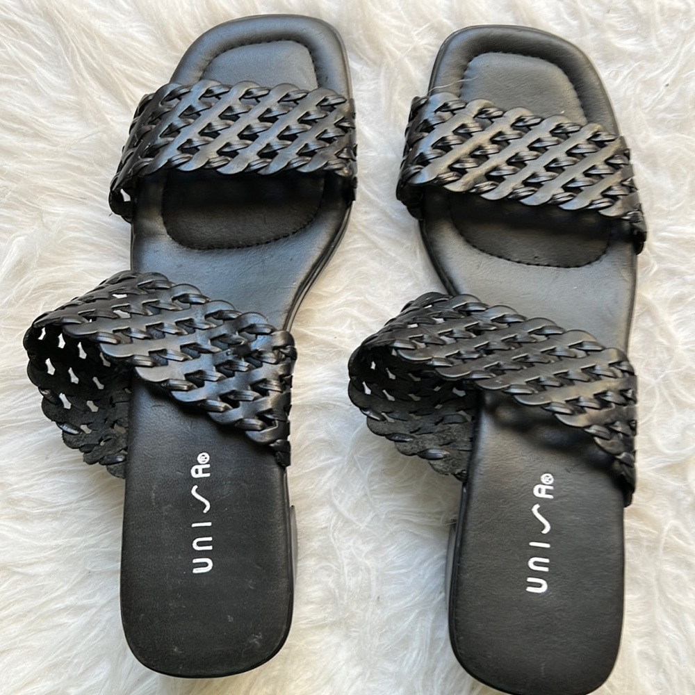 Unisa Genuine leather upper sandals. Size 10. Color: black. Great condition.